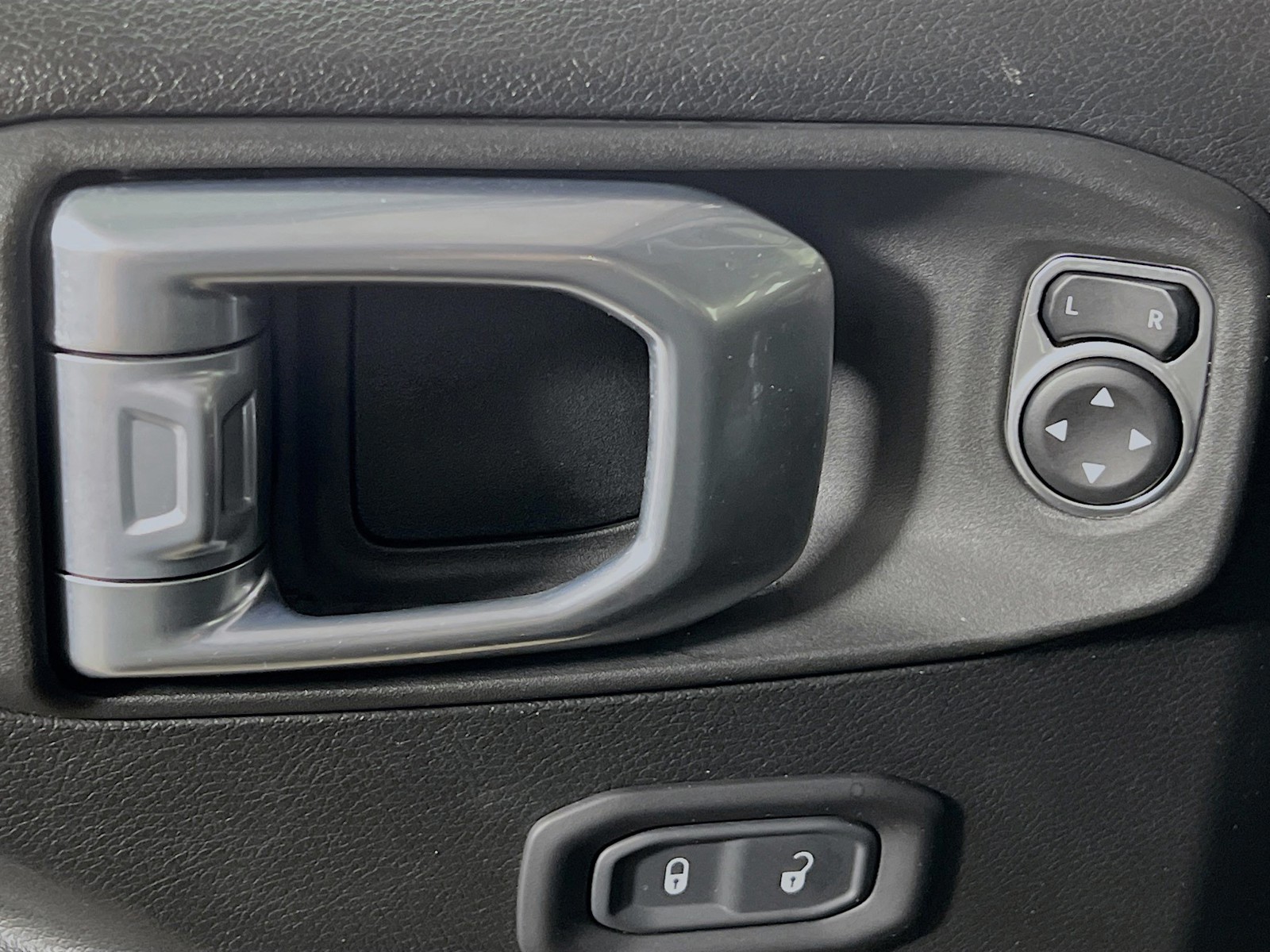 2021 Jeep Wrangler - Photo 14