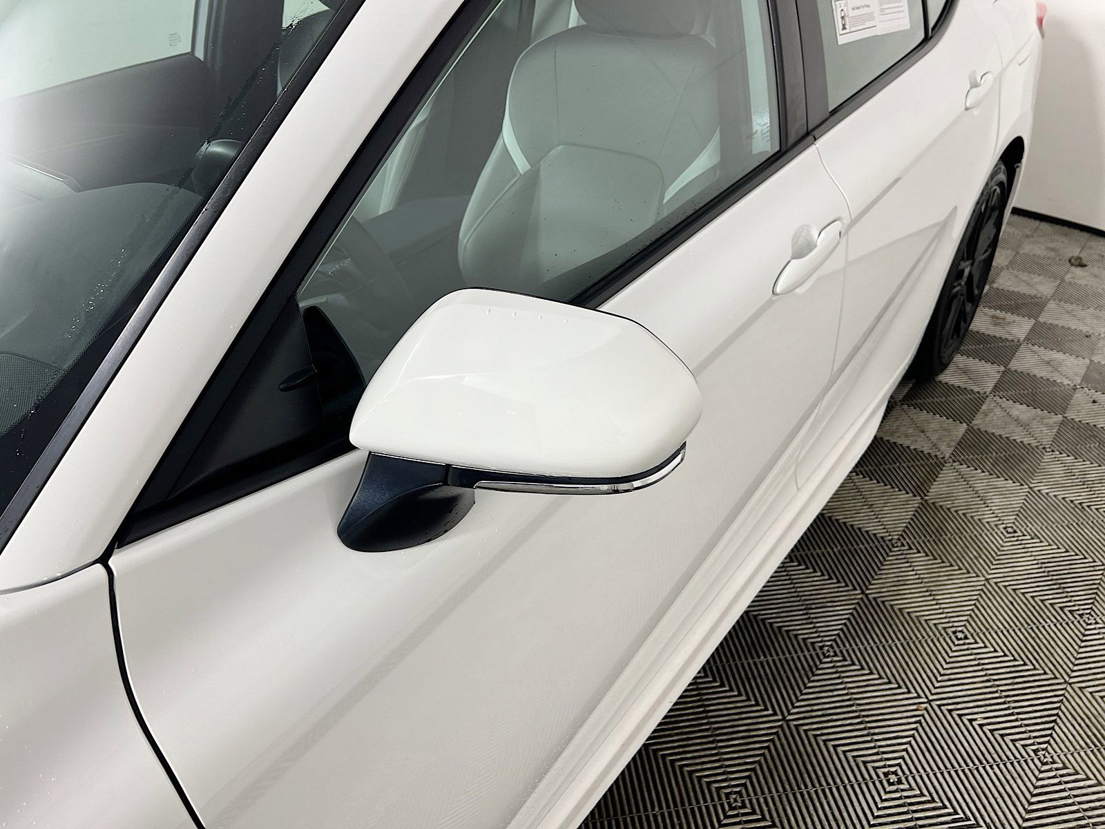 2025 Toyota Camry - Photo 10