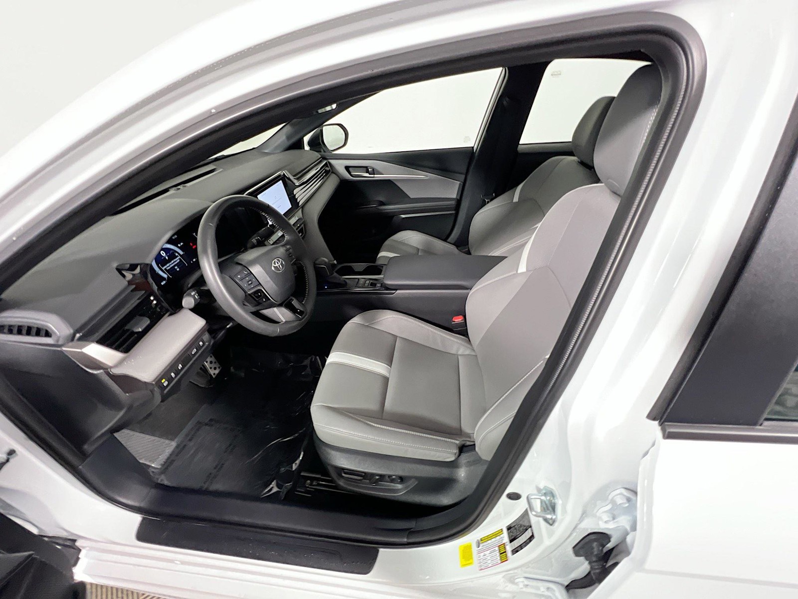 2025 Toyota Camry - Photo 12