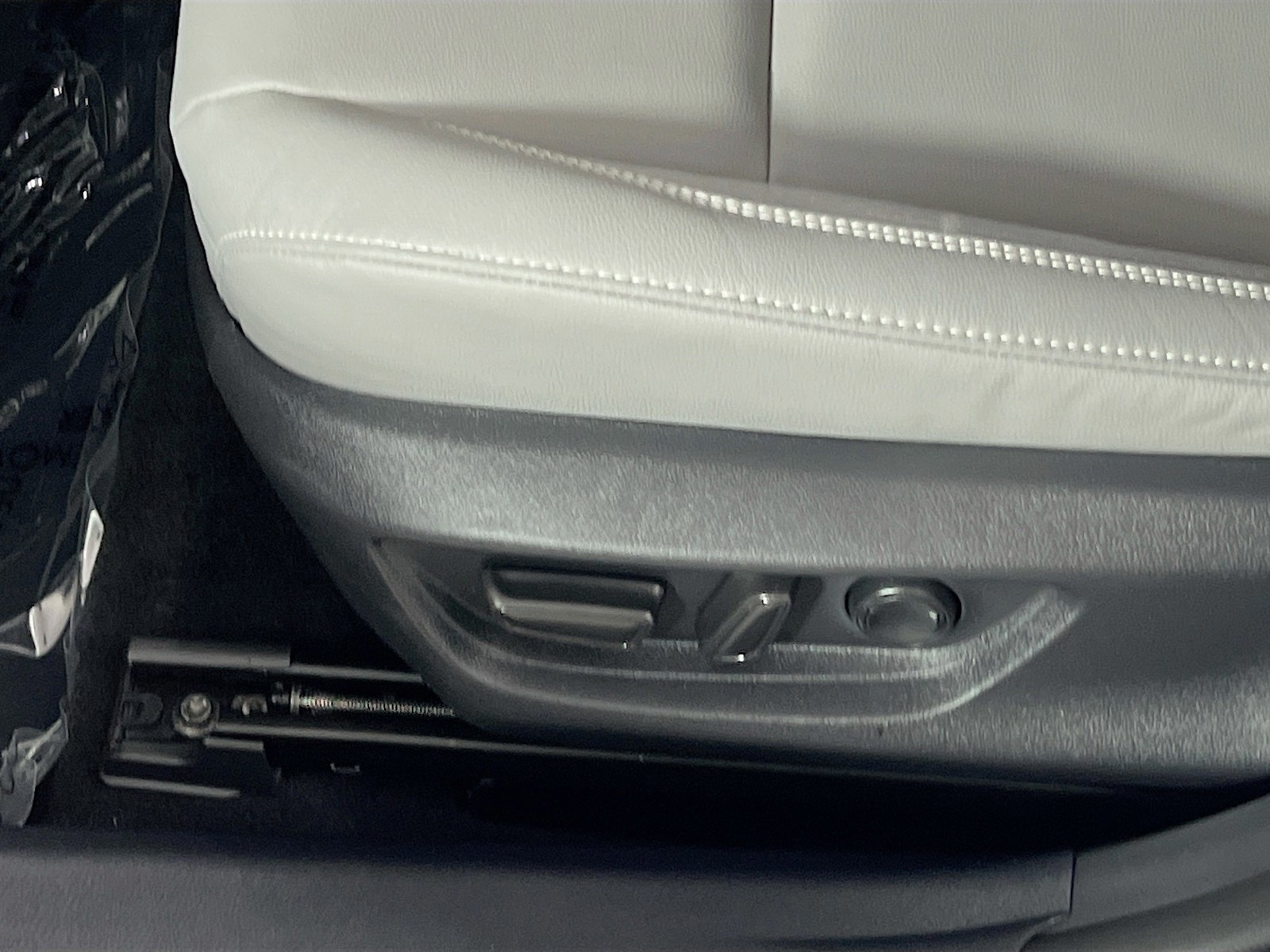 2025 Toyota Camry - Photo 13