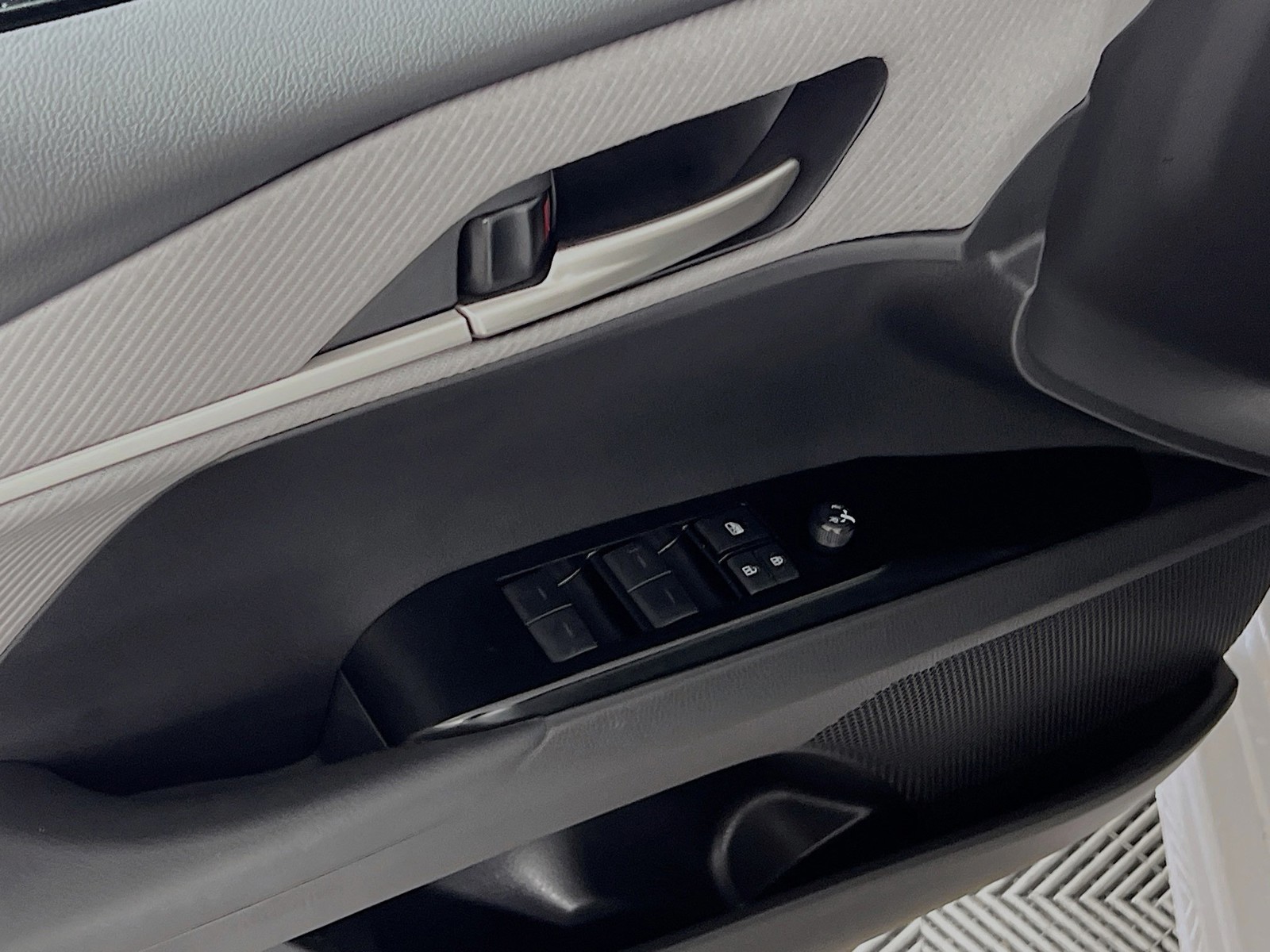 2025 Toyota Camry - Photo 14