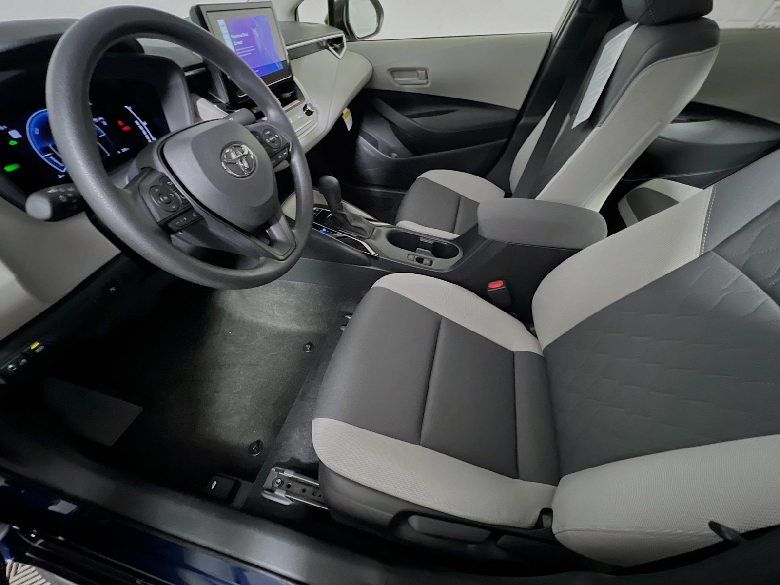 2026 Toyota Corolla Hybrid - Photo 12