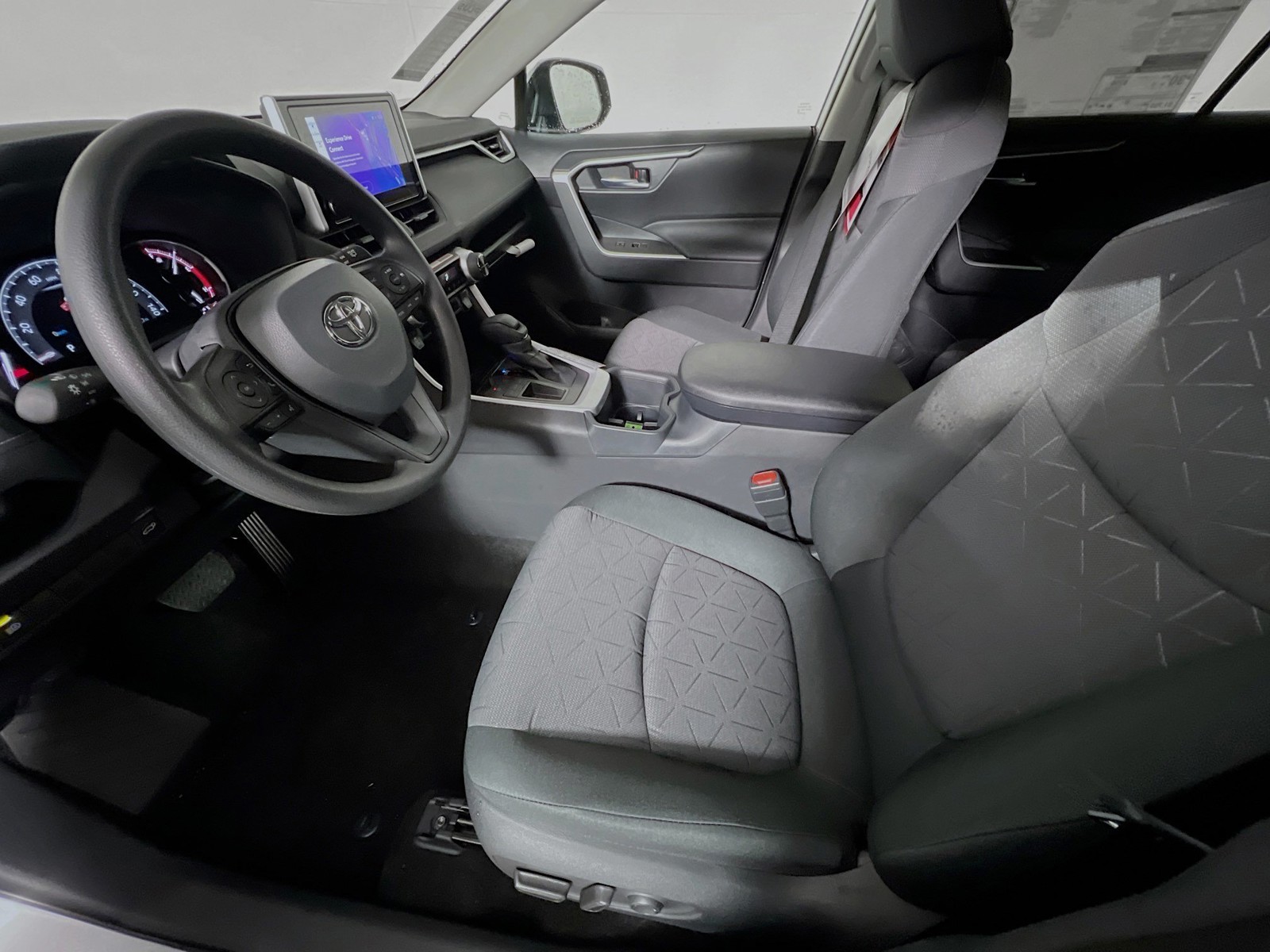 2025 Toyota RAV4 - Photo 12