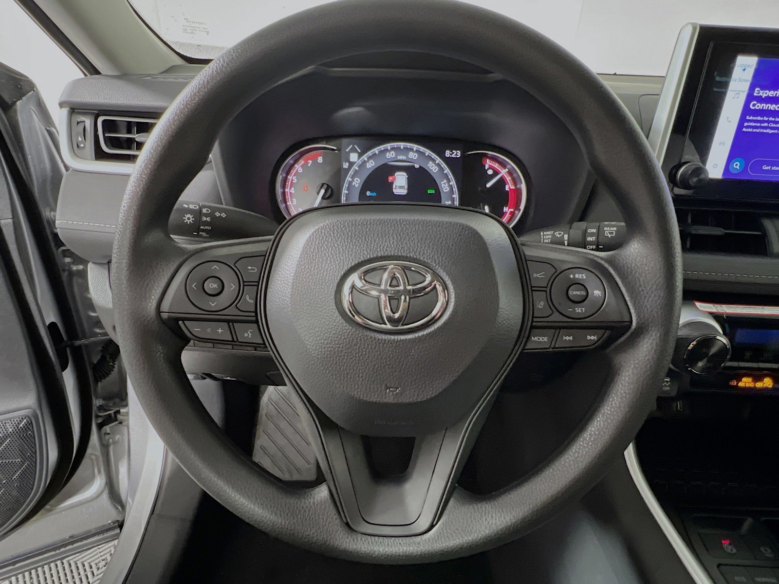 2025 Toyota RAV4 - Photo 15