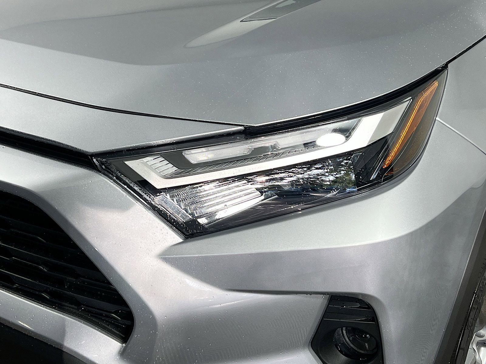 2025 Toyota RAV4 - Photo 9