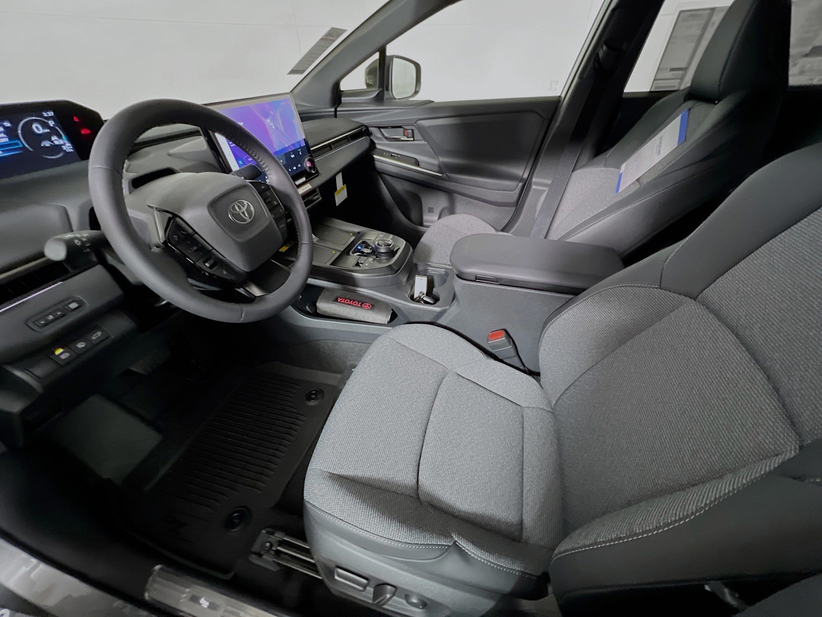 2026 Toyota bZ - Photo 12