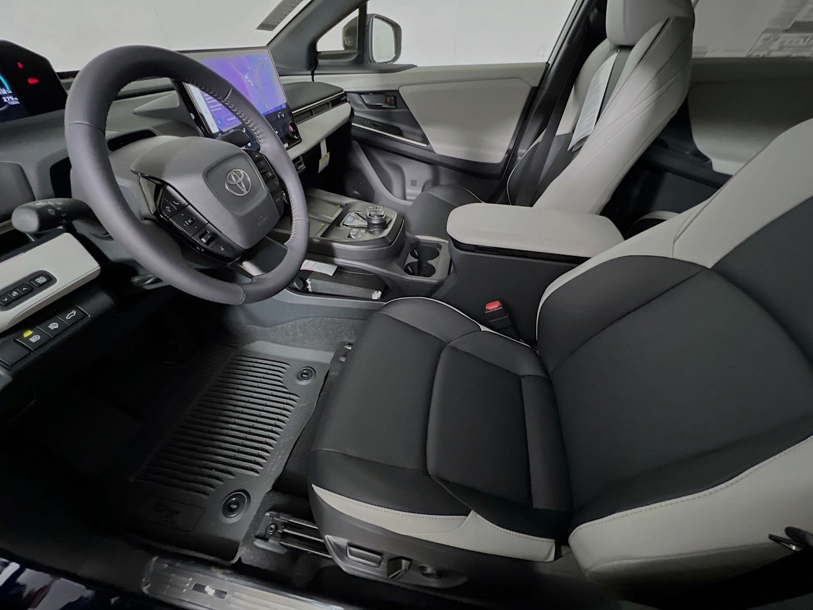 2026 Toyota bZ - Photo 12