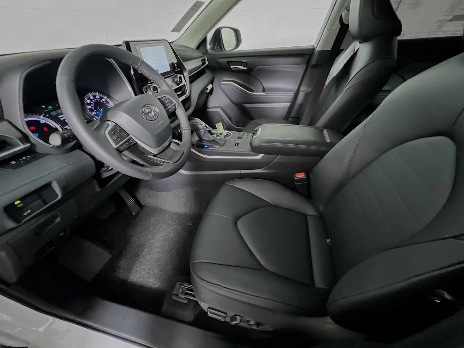 2026 Toyota Highlander Hybrid - Photo 12