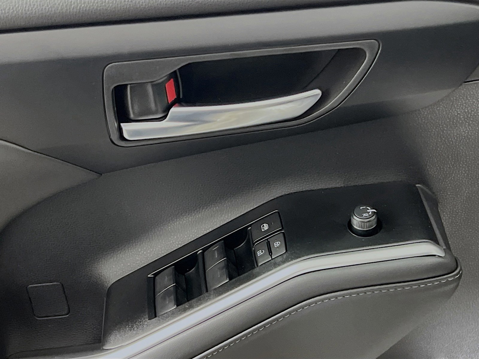 2026 Toyota Highlander Hybrid - Photo 14