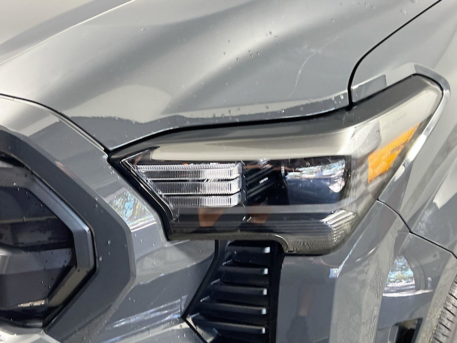 2025 Toyota Tacoma - Photo 8