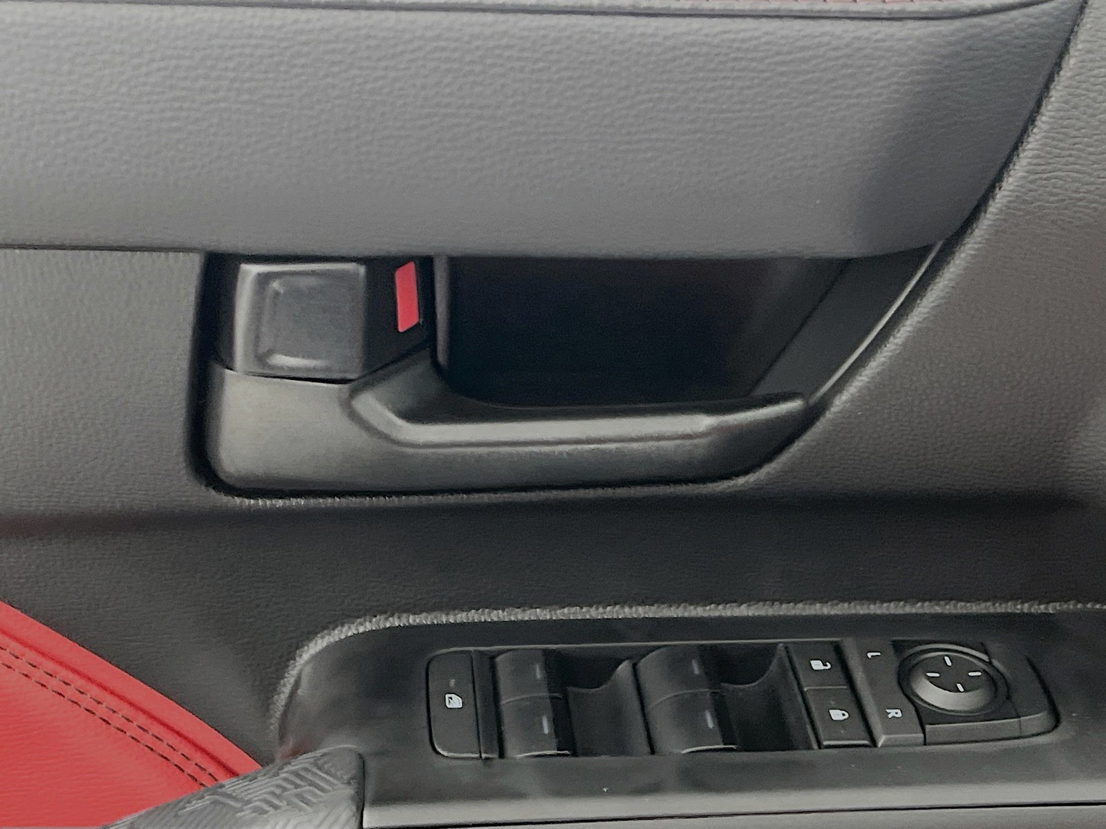 2026 Toyota Tacoma Hybrid - Photo 13