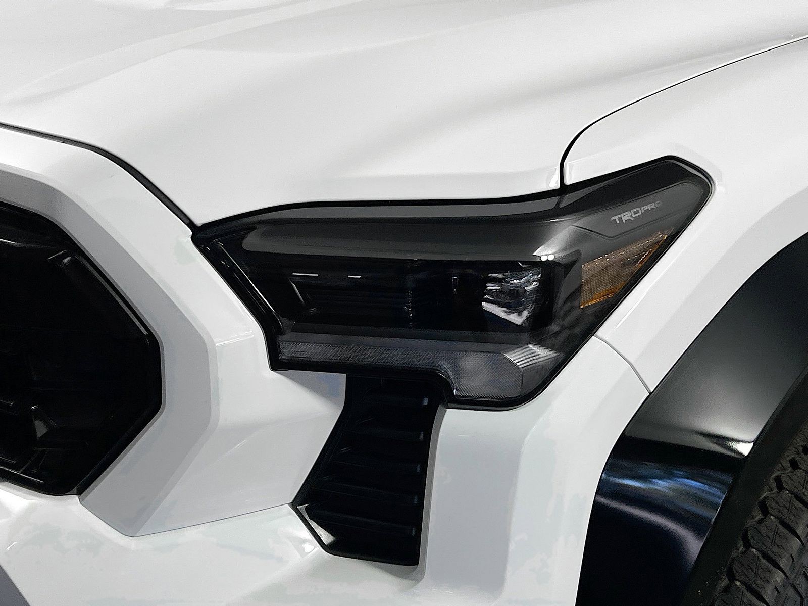2026 Toyota Tacoma Hybrid - Photo 8