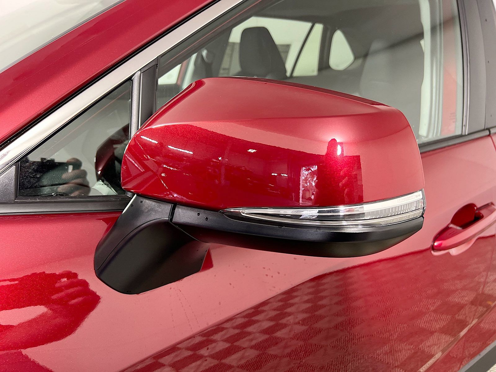 2025 Toyota RAV4 - Photo 10