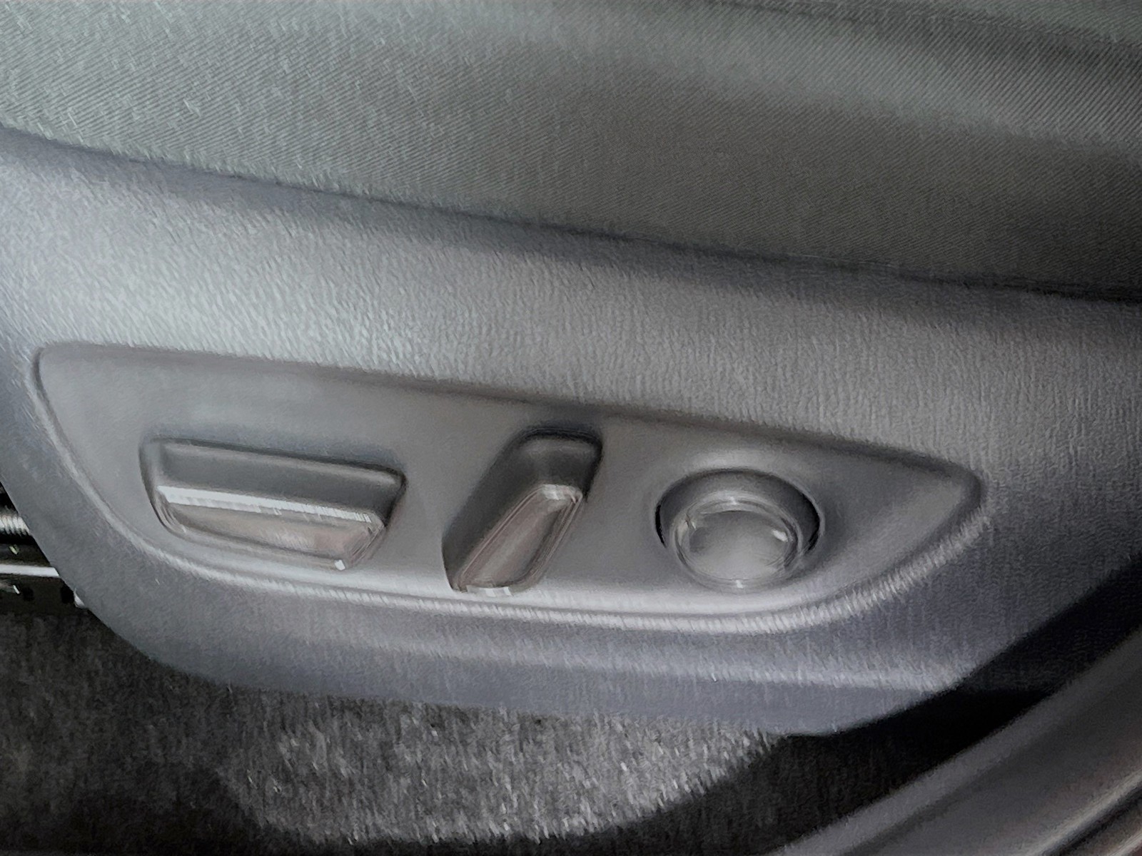 2025 Toyota RAV4 - Photo 13