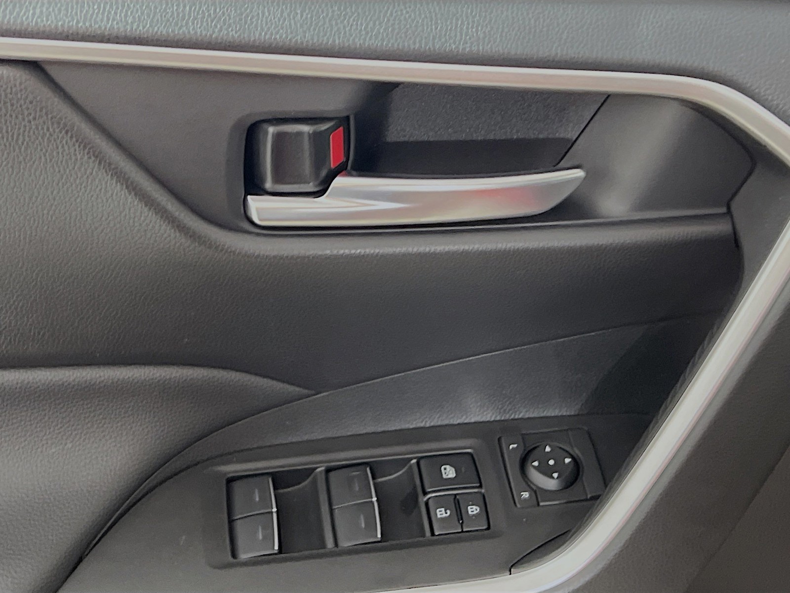 2025 Toyota RAV4 - Photo 14