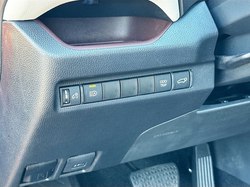 2023 Toyota RAV4 - Photo 10