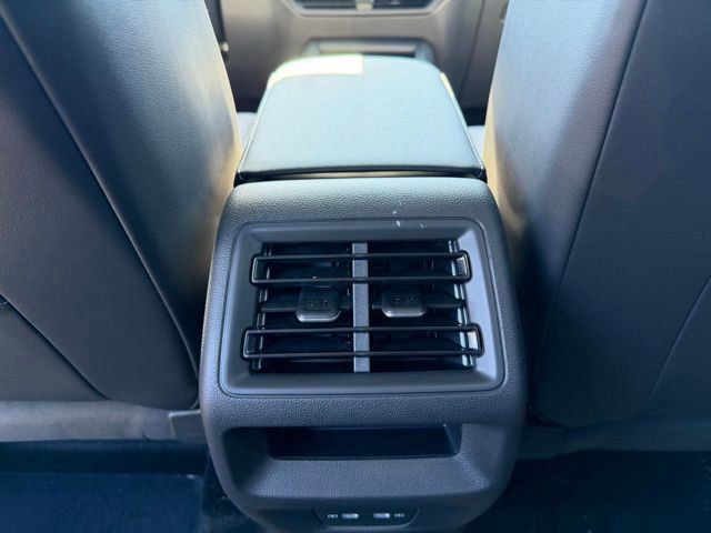 2026 Volkswagen Tiguan - Photo 8