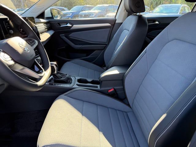 2026 Volkswagen Jetta - Photo 13