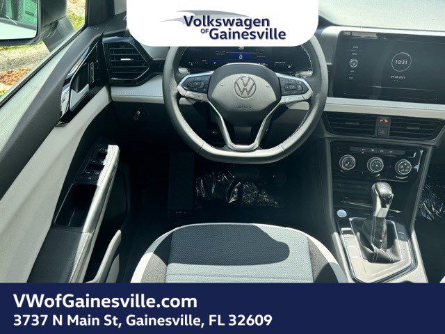 2025 Volkswagen Taos - Photo 11