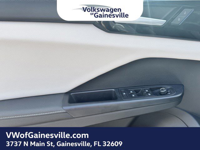2025 Volkswagen Taos - Photo 12
