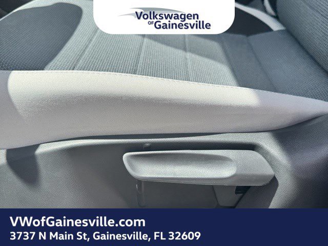 2025 Volkswagen Taos - Photo 13