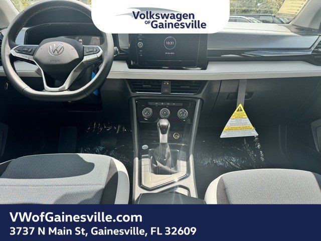 2025 Volkswagen Taos - Photo 9