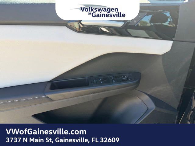 2025 Volkswagen Taos - Photo 11