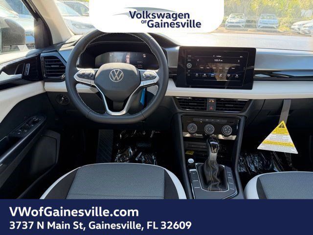 2025 Volkswagen Taos - Photo 9