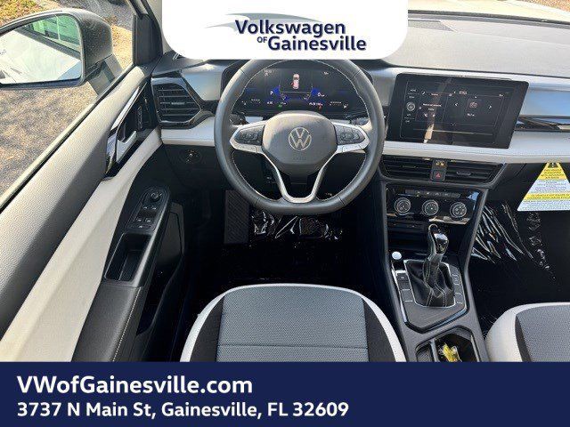 2025 Volkswagen Taos - Photo 10