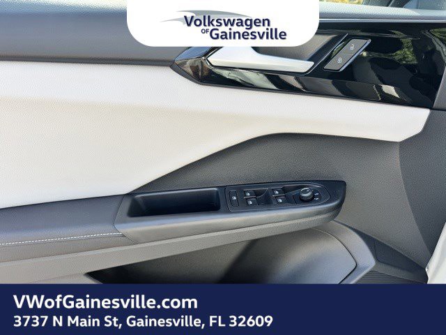 2025 Volkswagen Taos - Photo 11
