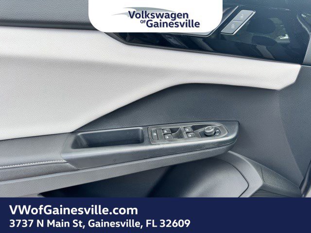 2025 Volkswagen Taos - Photo 11