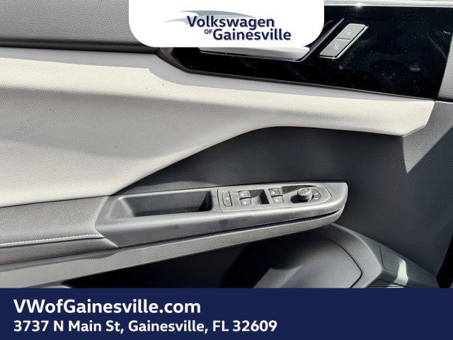 2025 Volkswagen Taos - Photo 12