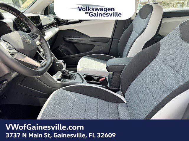 2025 Volkswagen Taos - Photo 14