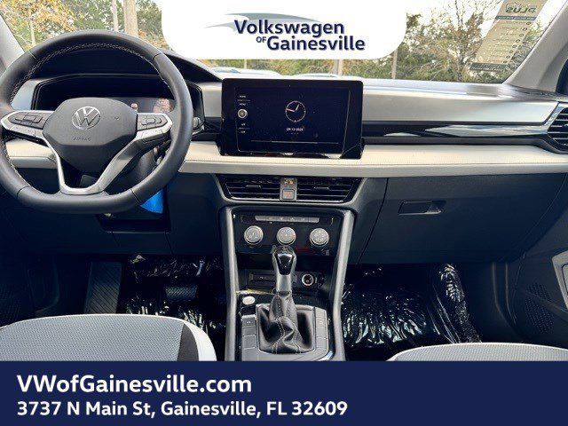 2025 Volkswagen Taos - Photo 9