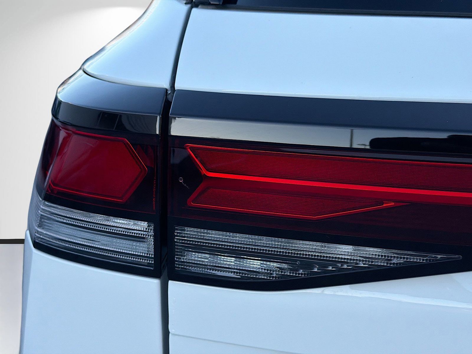 2025 Volkswagen Tiguan - Photo 10