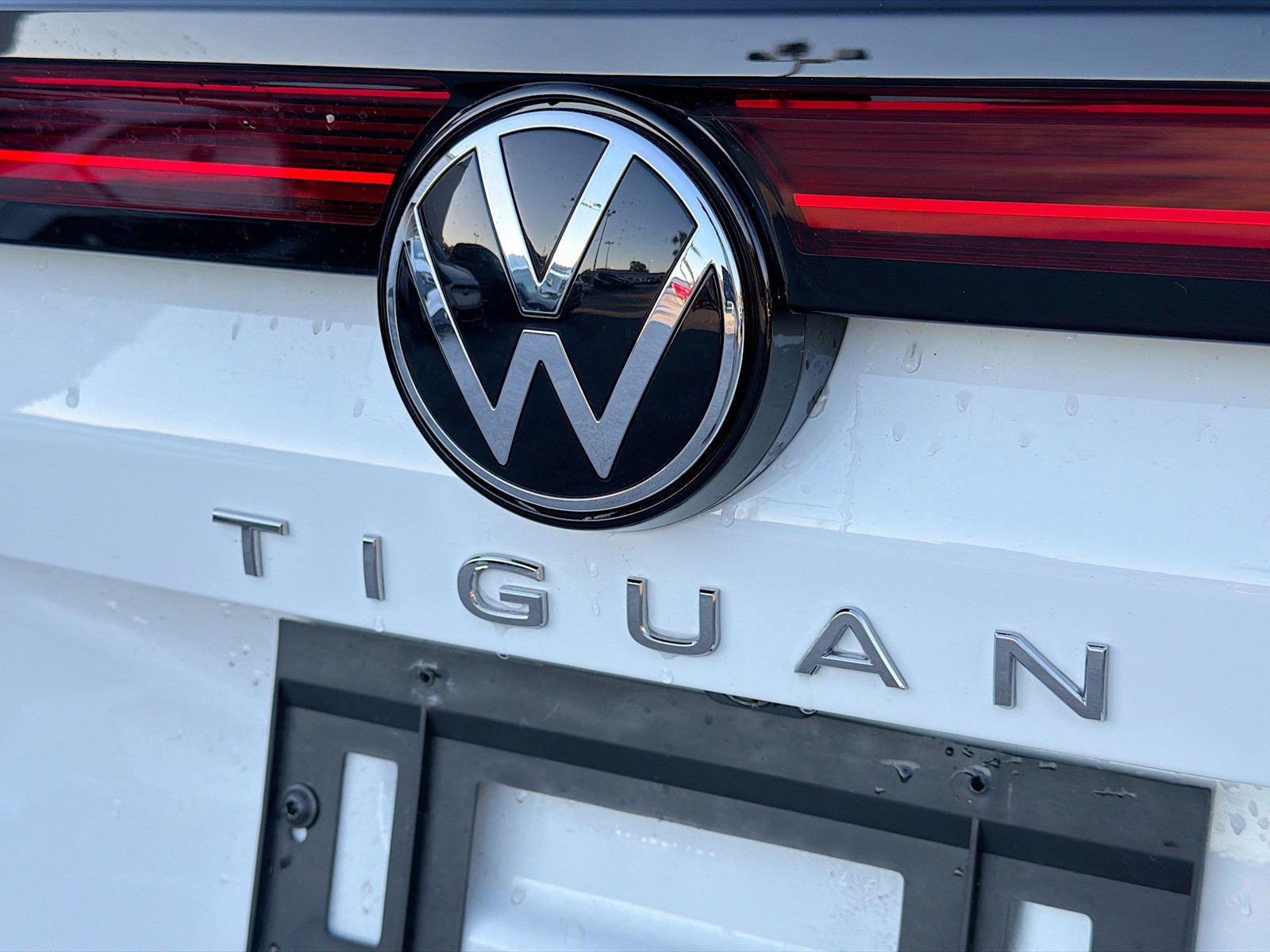 2025 Volkswagen Tiguan - Photo 11
