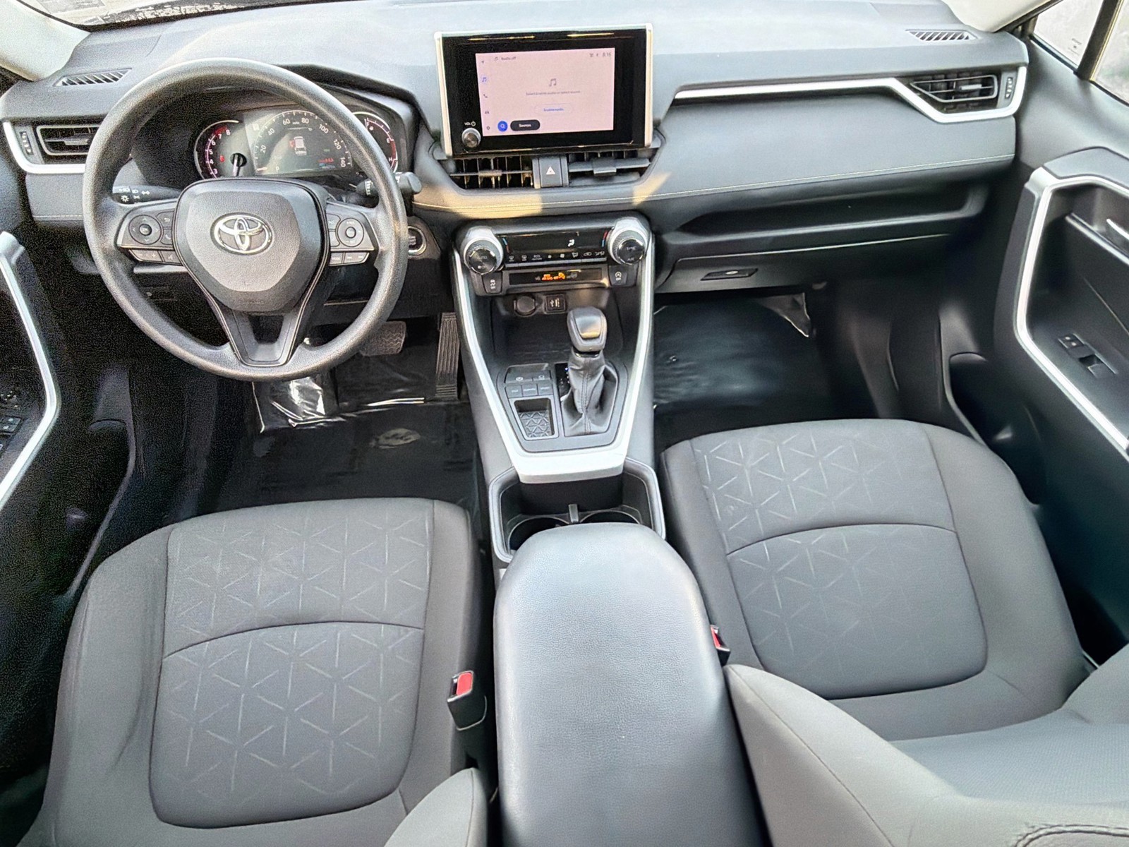 2024 Toyota RAV4 - Photo 15