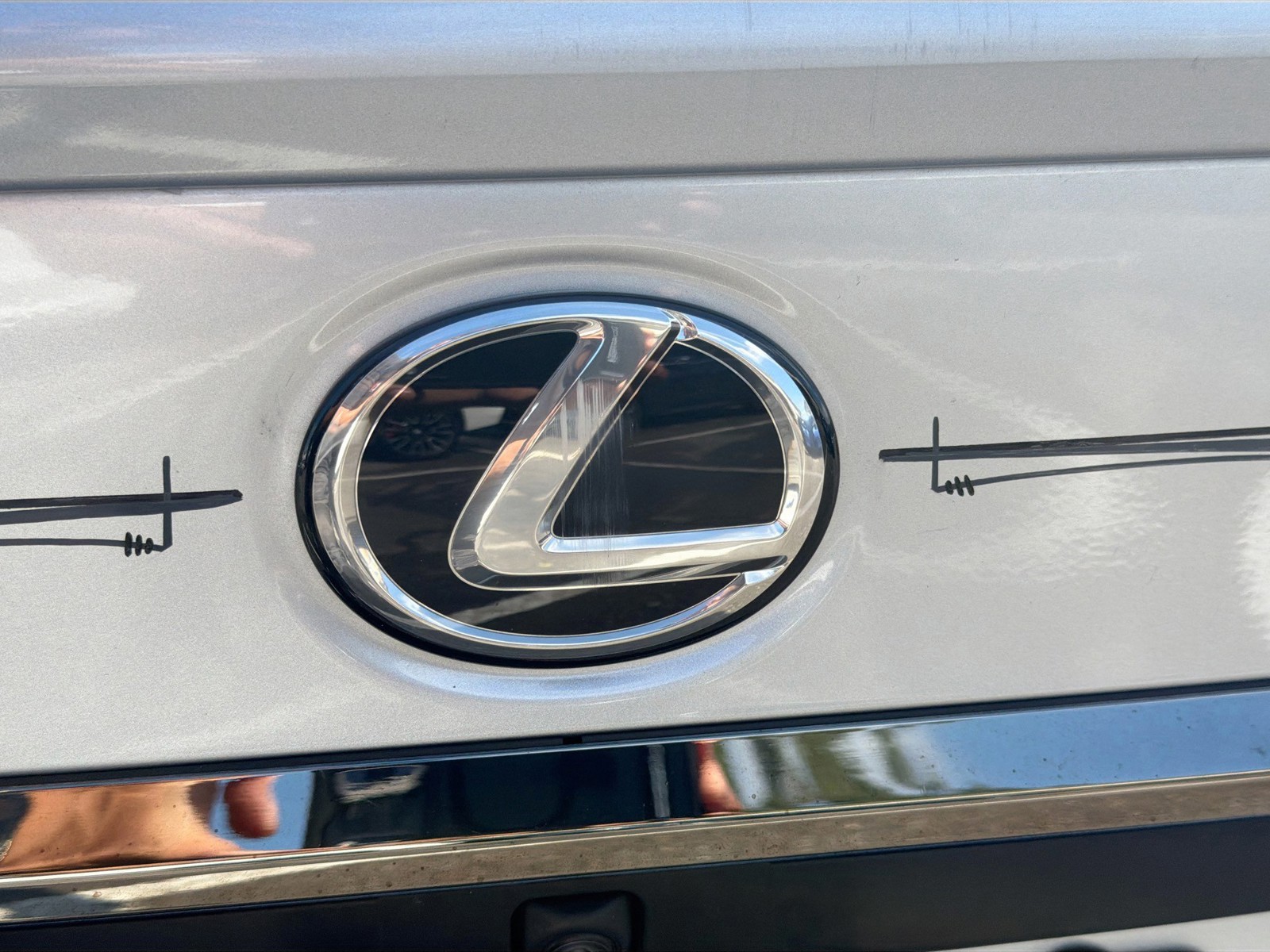 2023 Lexus ES - Photo 11