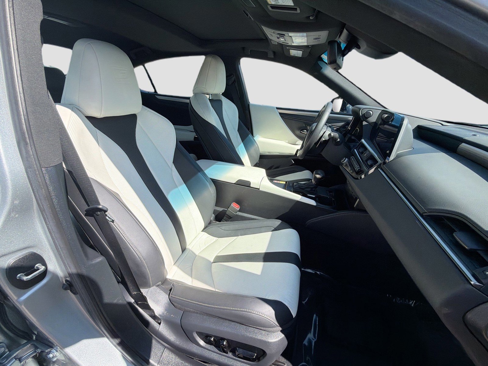 2023 Lexus ES - Photo 15
