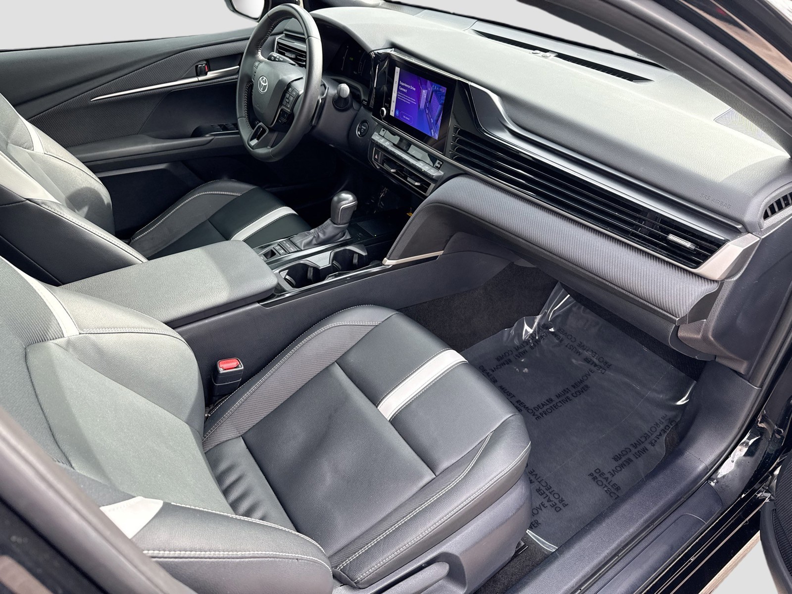 2025 Toyota Camry - Photo 12