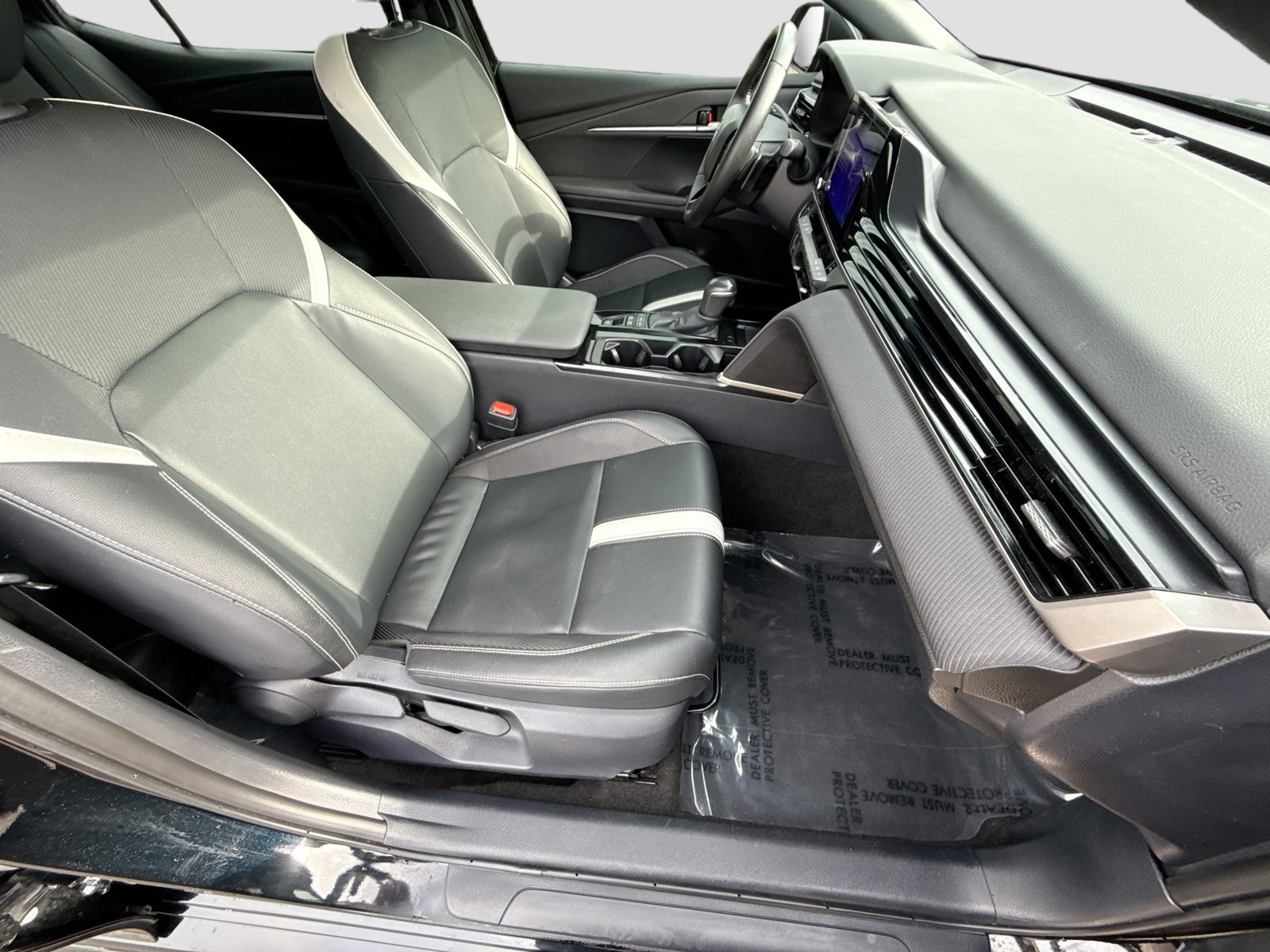 2025 Toyota Camry - Photo 13