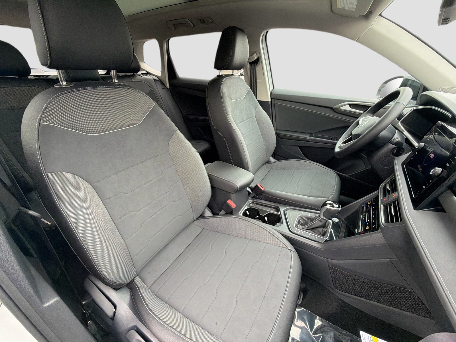 2026 Volkswagen Taos - Photo 13