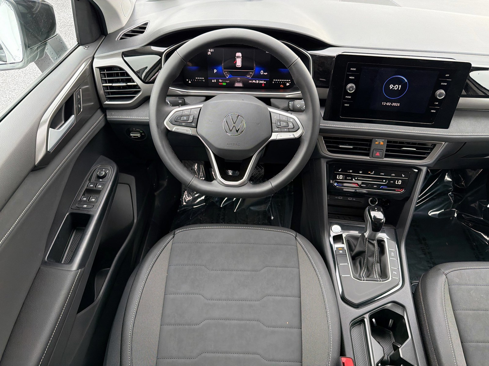 2026 Volkswagen Taos - Photo 15