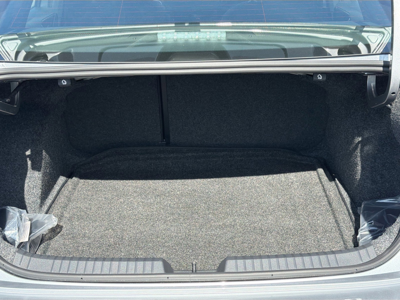 2026 Volkswagen Jetta - Photo 12