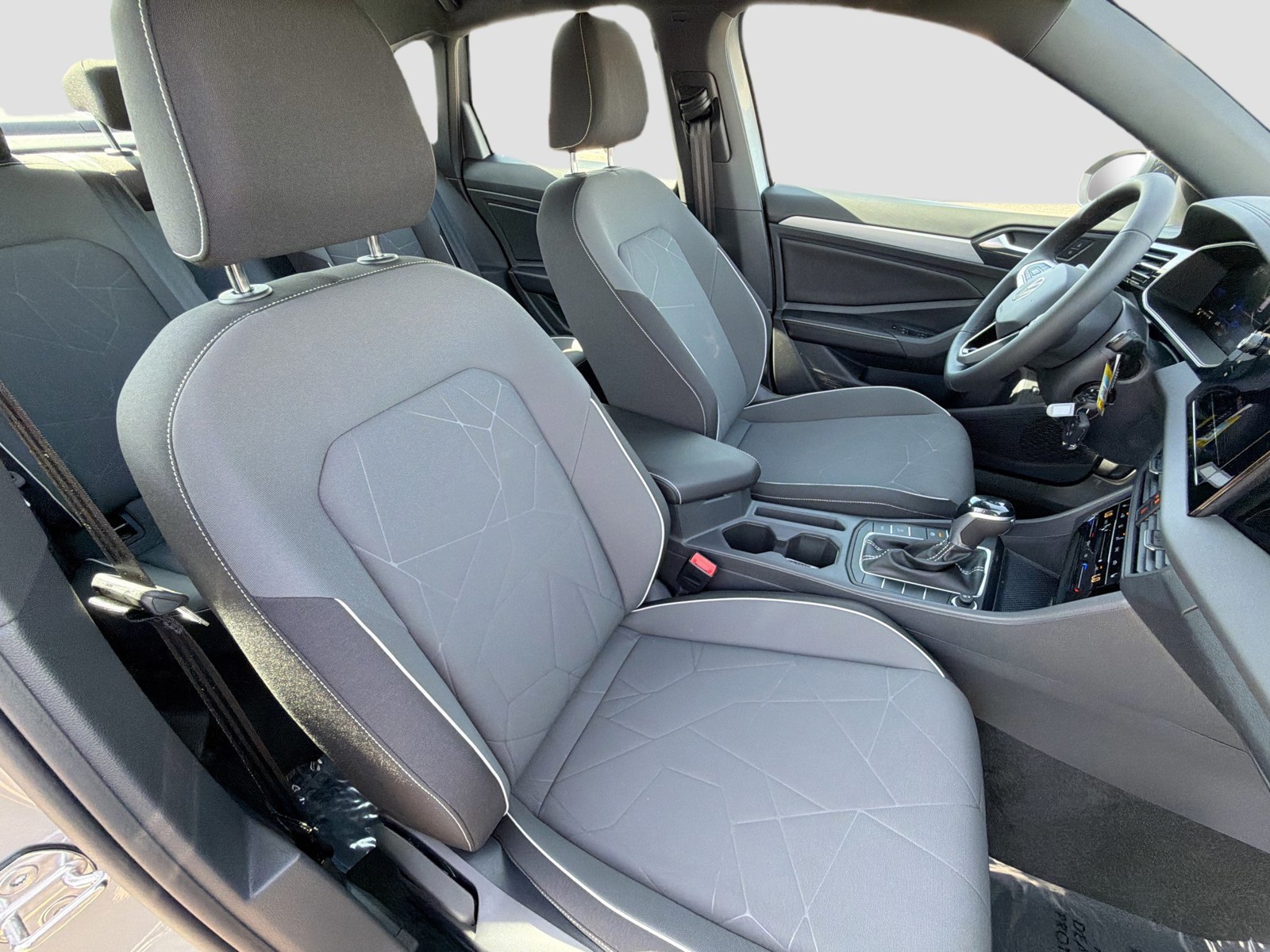 2026 Volkswagen Jetta - Photo 14