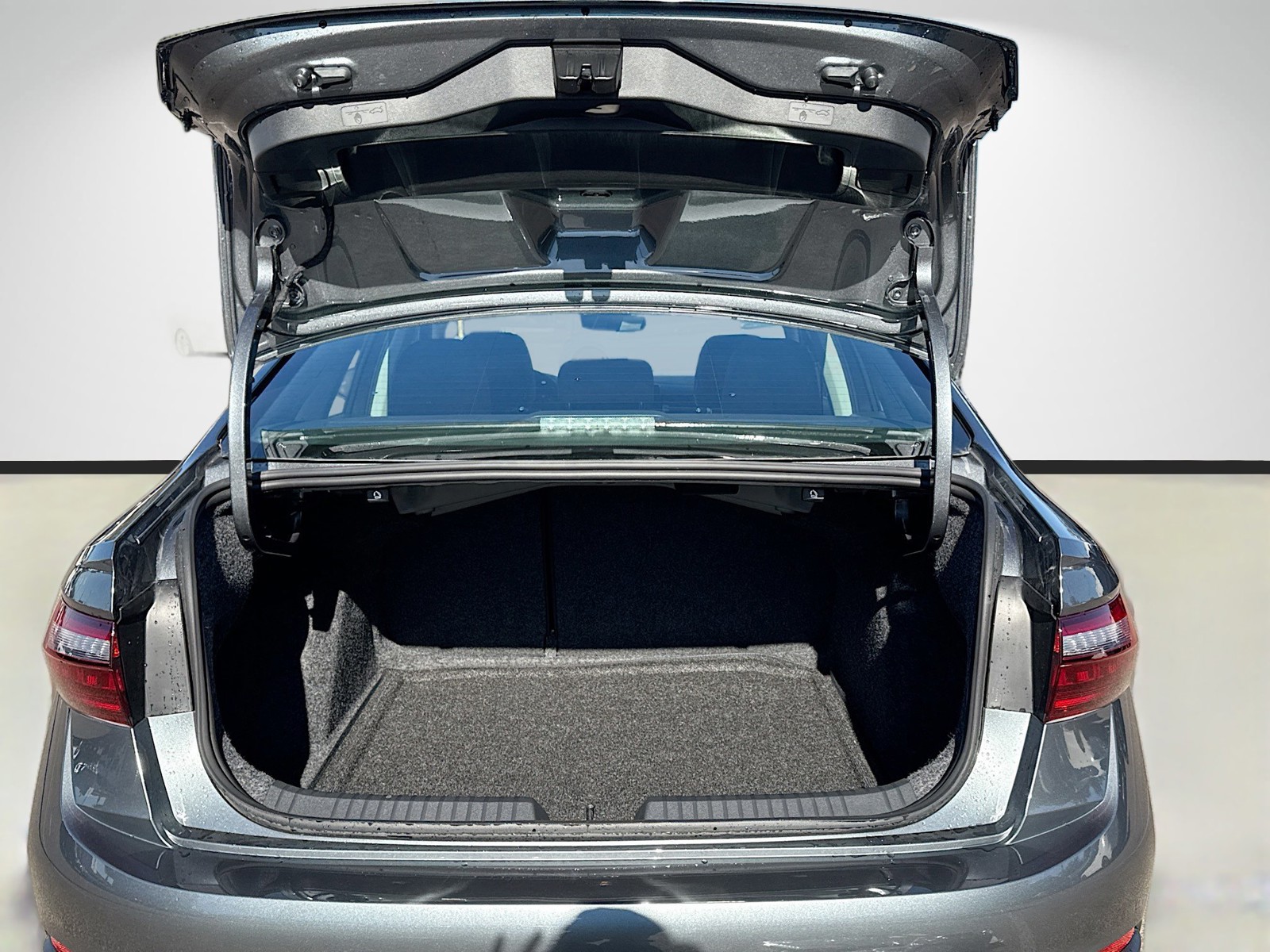 2026 Volkswagen Jetta - Photo 12