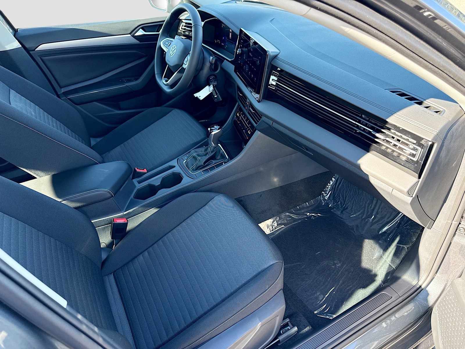 2026 Volkswagen Jetta - Photo 13