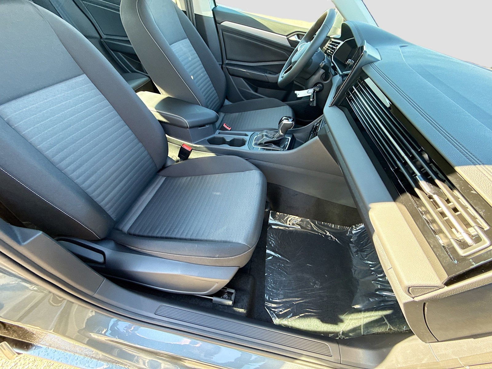 2026 Volkswagen Jetta - Photo 14