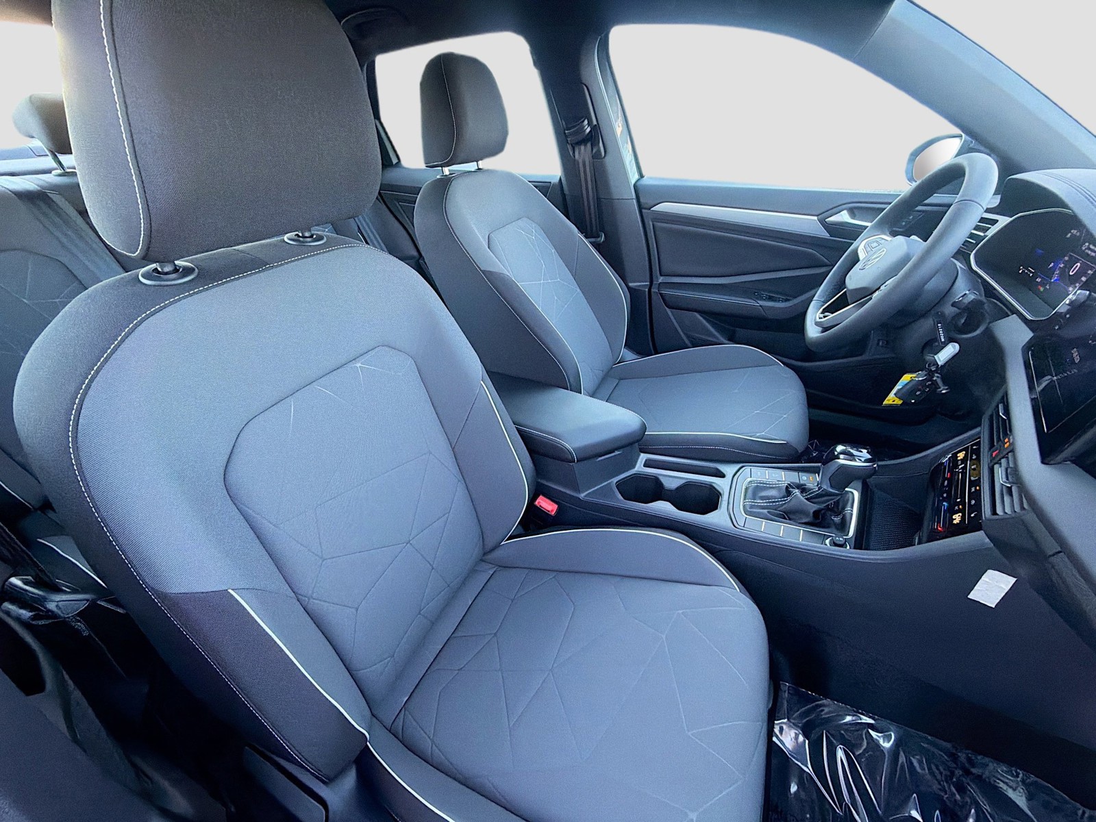 2026 Volkswagen Jetta - Photo 14