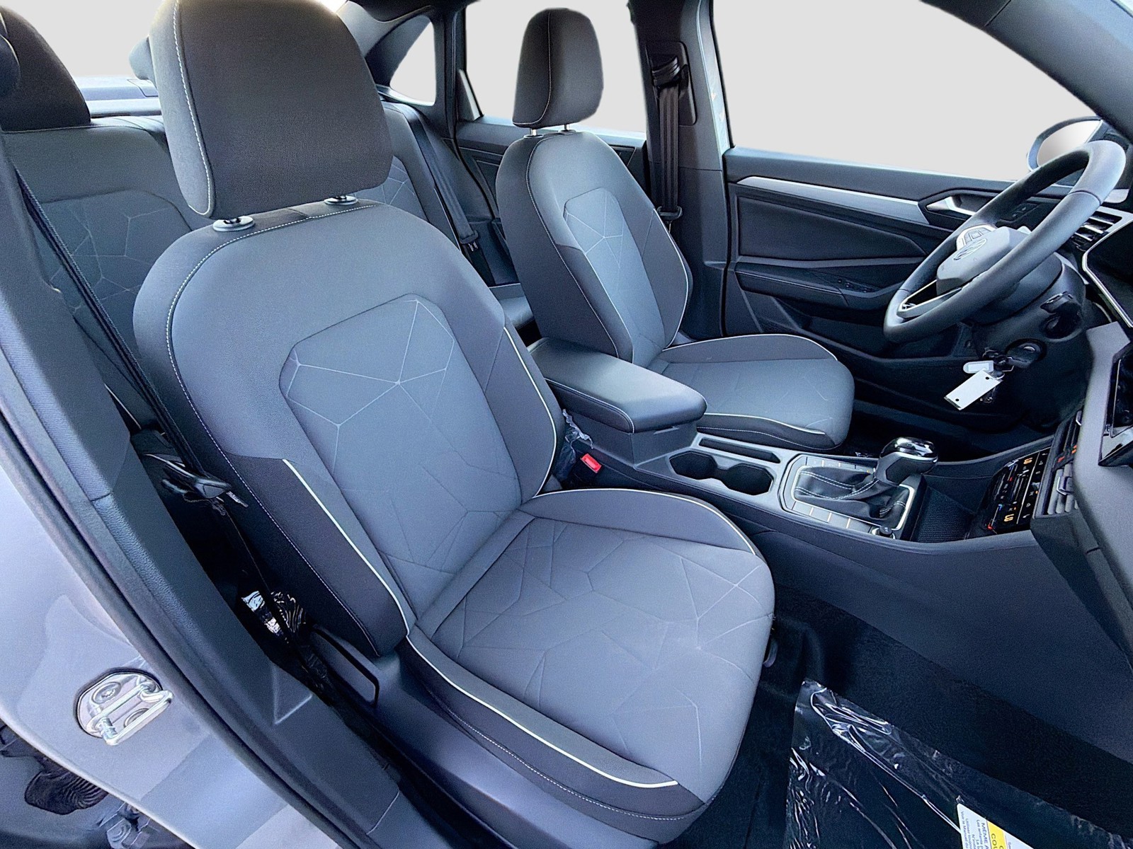 2026 Volkswagen Jetta - Photo 14
